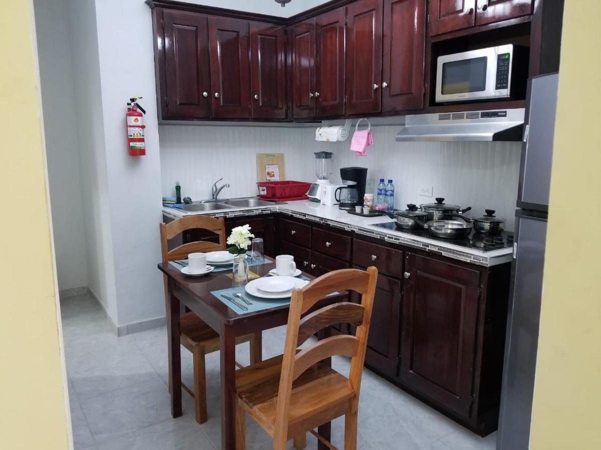 Royal View Apartment Plus Belize City Extérieur photo